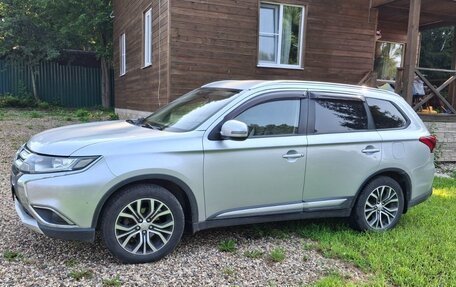 Mitsubishi Outlander III рестайлинг 3, 2015 год, 1 830 000 рублей, 3 фотография