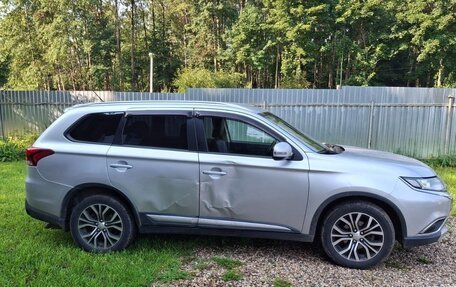 Mitsubishi Outlander III рестайлинг 3, 2015 год, 1 830 000 рублей, 8 фотография
