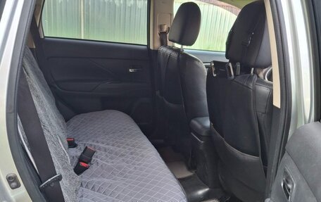 Mitsubishi Outlander III рестайлинг 3, 2015 год, 1 830 000 рублей, 24 фотография