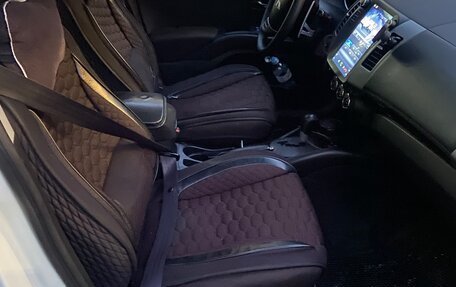 Mitsubishi Outlander III рестайлинг 3, 2010 год, 790 000 рублей, 7 фотография
