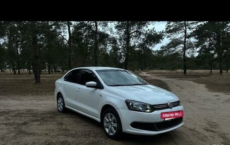 Volkswagen Polo VI (EU Market), 2013 год, 700 000 рублей, 2 фотография