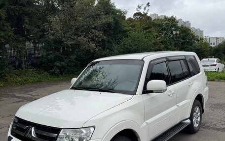 Mitsubishi Pajero IV, 2011 год, 1 950 000 рублей, 3 фотография