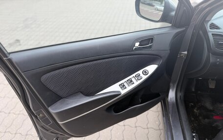 Hyundai Solaris II рестайлинг, 2013 год, 540 000 рублей, 2 фотография