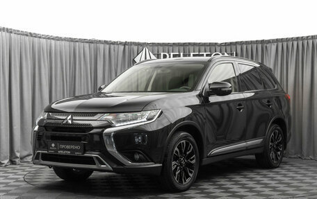 Mitsubishi Outlander III рестайлинг 3, 2021 год, 2 590 000 рублей, 1 фотография