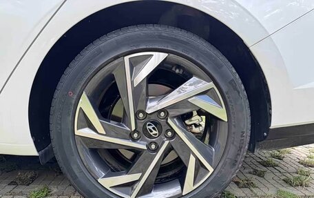 Hyundai Elantra, 2023 год, 1 365 666 рублей, 40 фотография