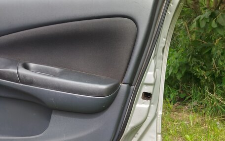 Nissan Almera, 2004 год, 100 000 рублей, 24 фотография