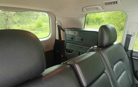 Toyota Land Cruiser 200, 2012 год, 2 750 000 рублей, 8 фотография