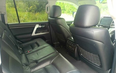 Toyota Land Cruiser 200, 2012 год, 2 750 000 рублей, 9 фотография