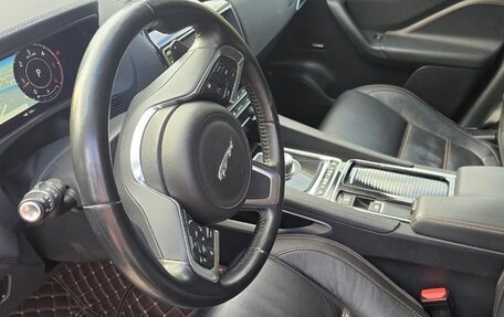 Jaguar F-Pace, 2019 год, 2 990 000 рублей, 11 фотография