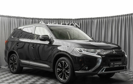 Mitsubishi Outlander III рестайлинг 3, 2021 год, 2 590 000 рублей, 2 фотография