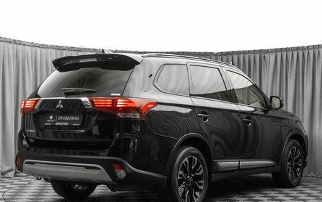Mitsubishi Outlander III рестайлинг 3, 2021 год, 2 590 000 рублей, 5 фотография