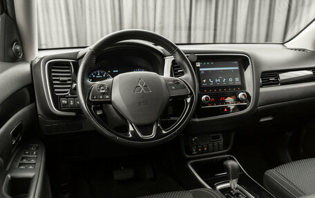 Mitsubishi Outlander III рестайлинг 3, 2021 год, 2 590 000 рублей, 7 фотография
