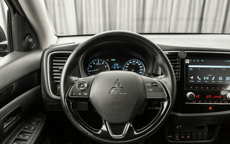 Mitsubishi Outlander III рестайлинг 3, 2021 год, 2 590 000 рублей, 10 фотография