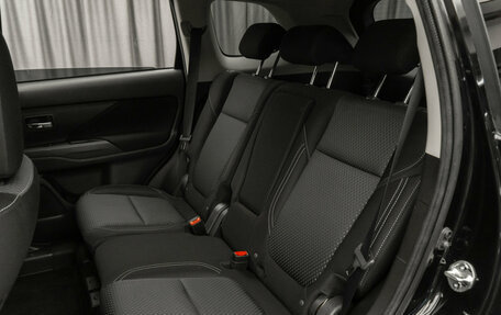 Mitsubishi Outlander III рестайлинг 3, 2021 год, 2 590 000 рублей, 12 фотография