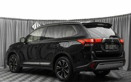 Mitsubishi Outlander III рестайлинг 3, 2021 год, 2 590 000 рублей, 4 фотография