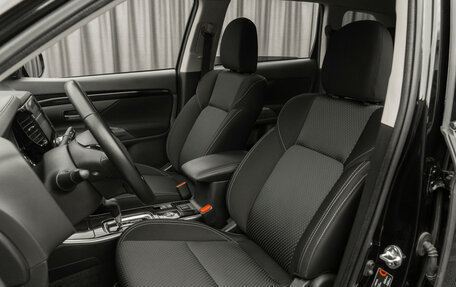 Mitsubishi Outlander III рестайлинг 3, 2021 год, 2 590 000 рублей, 9 фотография