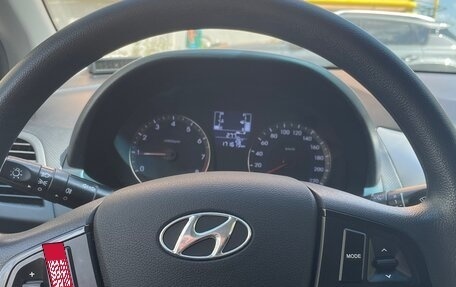 Hyundai Solaris II рестайлинг, 2014 год, 900 000 рублей, 2 фотография