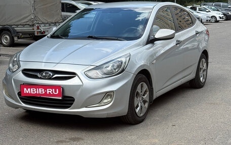 Hyundai Solaris II рестайлинг, 2013 год, 950 000 рублей, 1 фотография
