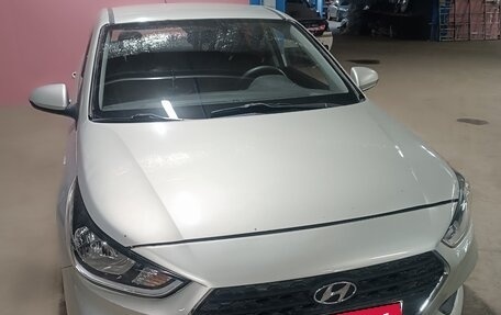 Hyundai Solaris II рестайлинг, 2018 год, 480 000 рублей, 1 фотография
