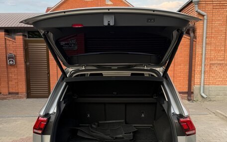 Volkswagen Tiguan II, 2020 год, 2 390 000 рублей, 9 фотография