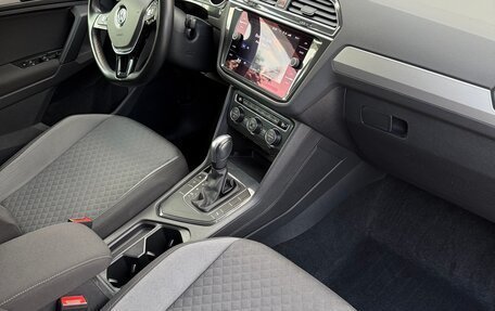 Volkswagen Tiguan II, 2020 год, 2 390 000 рублей, 10 фотография