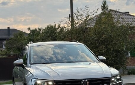 Volkswagen Tiguan II, 2020 год, 2 390 000 рублей, 2 фотография