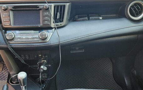 Toyota RAV4, 2015 год, 1 850 000 рублей, 14 фотография