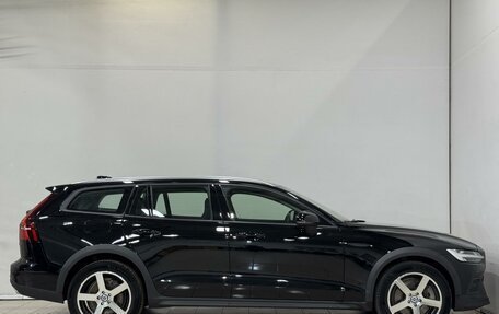 Volvo V60 Cross Country II, 2021 год, 3 469 000 рублей, 9 фотография