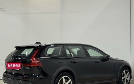 Volvo V60 Cross Country II, 2021 год, 3 469 000 рублей, 8 фотография