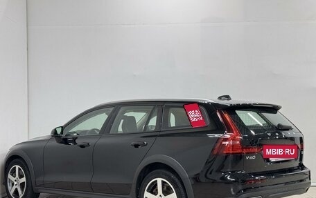 Volvo V60 Cross Country II, 2021 год, 3 469 000 рублей, 4 фотография