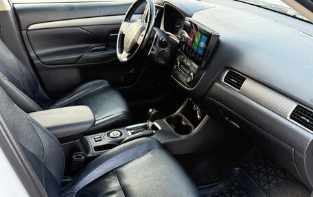 Mitsubishi Outlander III рестайлинг 3, 2012 год, 1 349 000 рублей, 17 фотография