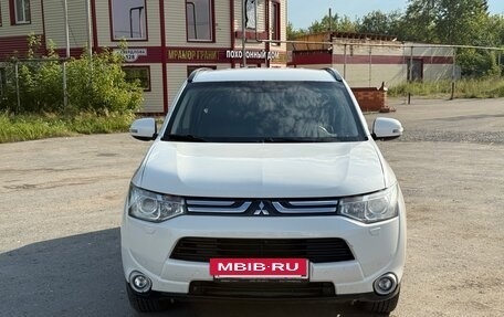 Mitsubishi Outlander III рестайлинг 3, 2012 год, 1 349 000 рублей, 2 фотография
