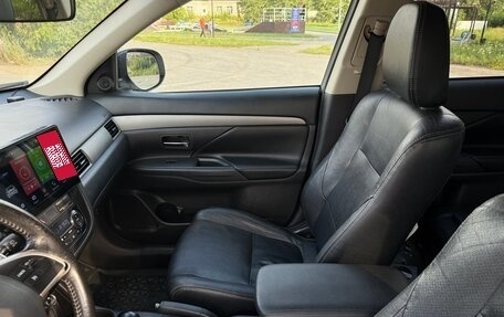 Mitsubishi Outlander III рестайлинг 3, 2012 год, 1 349 000 рублей, 8 фотография