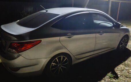 Hyundai Solaris II рестайлинг, 2013 год, 900 000 рублей, 3 фотография