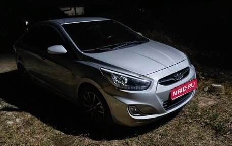Hyundai Solaris II рестайлинг, 2013 год, 900 000 рублей, 5 фотография