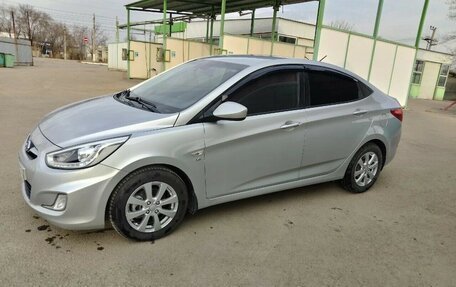 Hyundai Solaris II рестайлинг, 2013 год, 900 000 рублей, 8 фотография