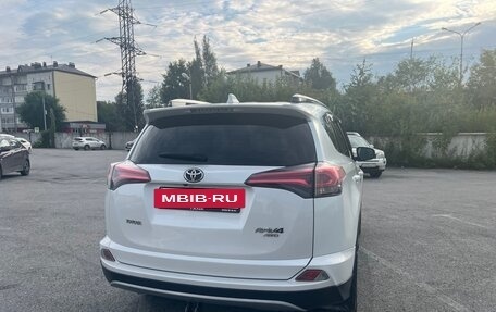Toyota RAV4, 2019 год, 2 950 000 рублей, 4 фотография