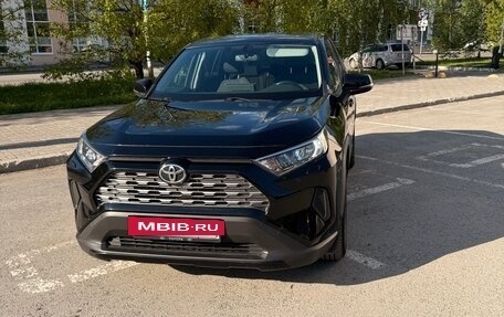Toyota RAV4, 2020 год, 2 900 000 рублей, 2 фотография