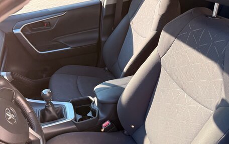 Toyota RAV4, 2020 год, 2 900 000 рублей, 13 фотография