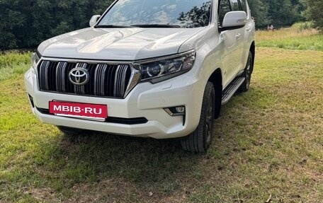 Toyota Land Cruiser Prado 150 рестайлинг 2, 2019 год, 4 550 000 рублей, 2 фотография