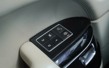 Land Rover Range Rover IV рестайлинг, 2013 год, 3 675 000 рублей, 26 фотография