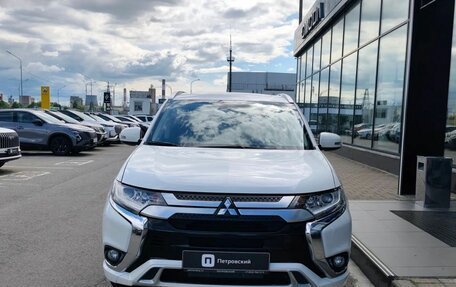 Mitsubishi Outlander III рестайлинг 3, 2022 год, 2 550 000 рублей, 4 фотография