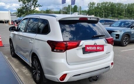 Mitsubishi Outlander III рестайлинг 3, 2022 год, 2 550 000 рублей, 9 фотография