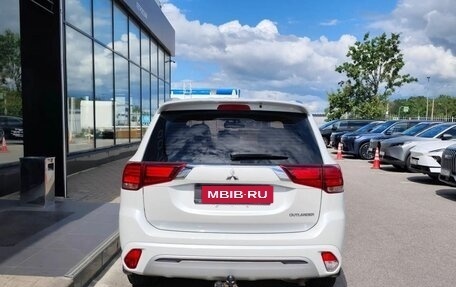 Mitsubishi Outlander III рестайлинг 3, 2022 год, 2 550 000 рублей, 7 фотография
