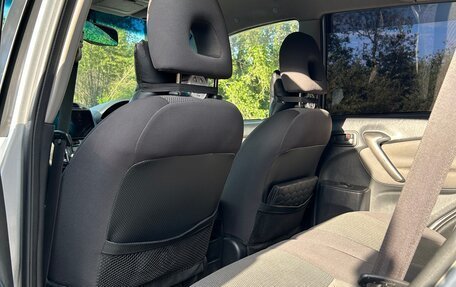 Toyota RAV4, 2004 год, 950 000 рублей, 9 фотография