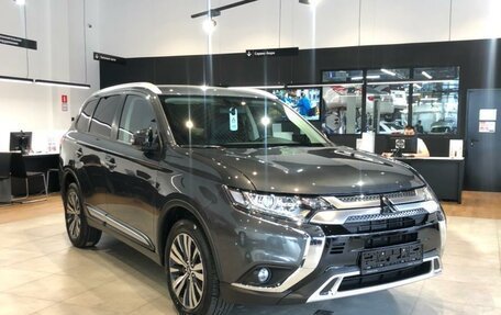 Mitsubishi Outlander III рестайлинг 3, 2021 год, 2 550 000 рублей, 2 фотография
