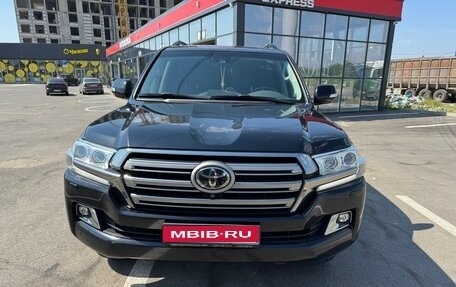 Toyota Land Cruiser 200, 2016 год, 7 300 000 рублей, 1 фотография