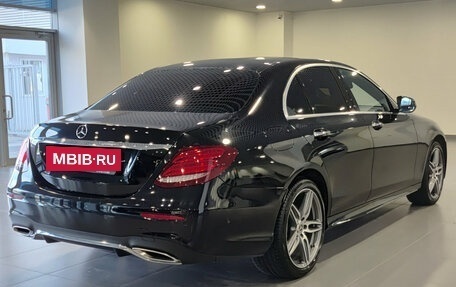 Mercedes-Benz E-Класс, 2018 год, 2 750 000 рублей, 9 фотография