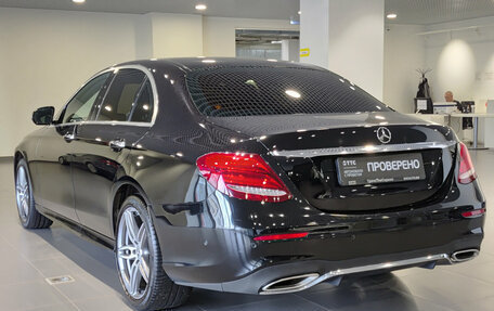 Mercedes-Benz E-Класс, 2018 год, 2 750 000 рублей, 11 фотография