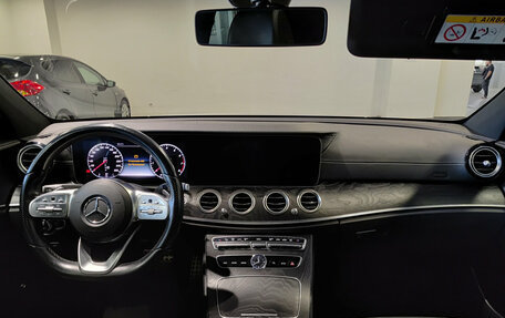 Mercedes-Benz E-Класс, 2018 год, 2 750 000 рублей, 18 фотография